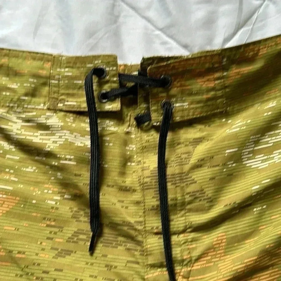 Columbia PFG fishing shorts size 40 green - Picture 3 of 8